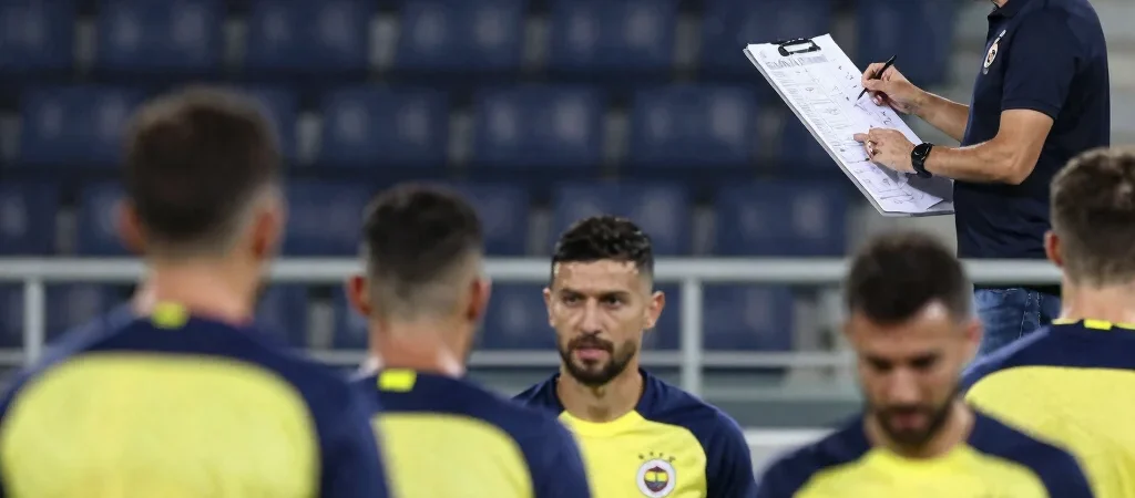 Fenerbahçe İlk On Birinde Hangi İpuçları Var